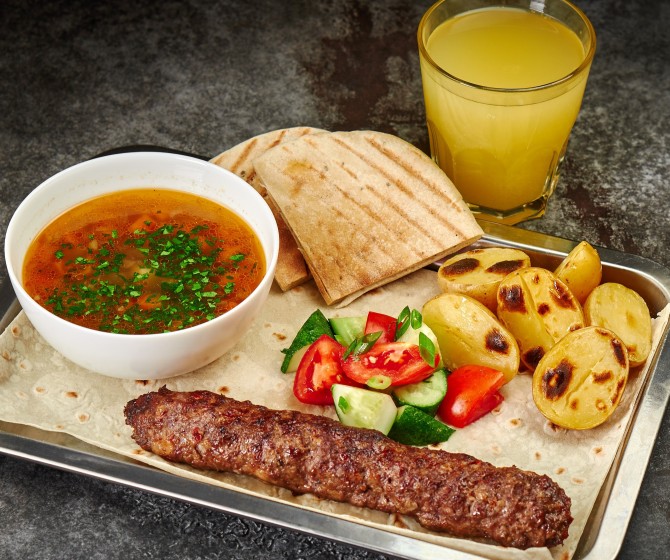 Обед: суп + люля из свинины+чай